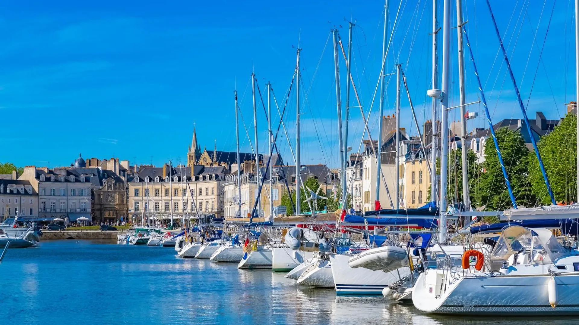 Appartement Avec Terrasse A Hotel De Ville Vannes France